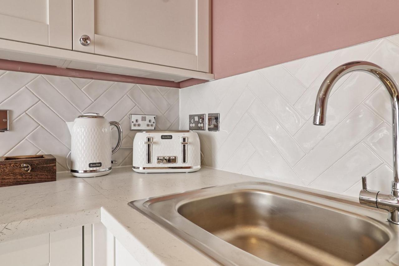 Urban Stylish Apartment - Southend Stays Luaran gambar
